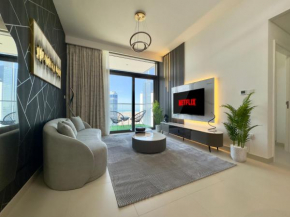 Downtown High-Rise Luxury: City and Ocean Views!